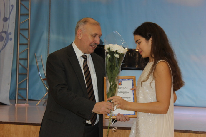 В Иванове вручили премии одаренным детям за достижения в области культуры 