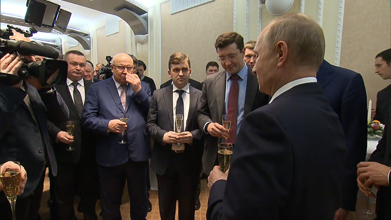 Владимир Путин встретился с действующими и бывшими главами ряда регионов страны