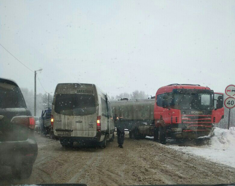В Иванове столкнулись газель и автоцистерна