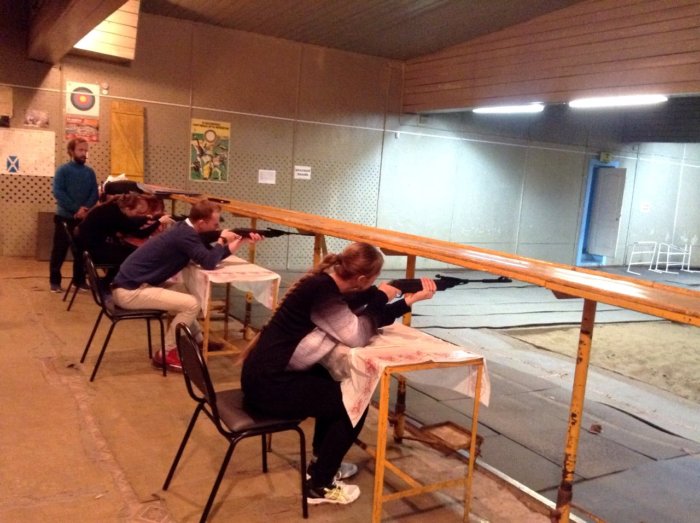 Студенты ивановских вузов выполнили нормативы по стрельбе из пневматической винтовки 