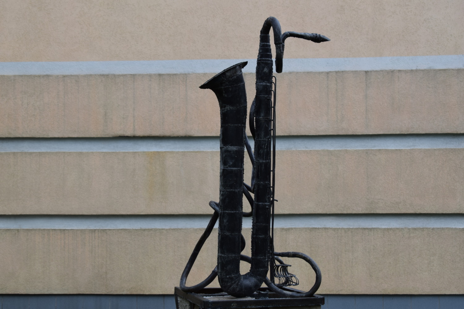Авангардная скульптура саксофона появилась в Иванове (ФОТО)