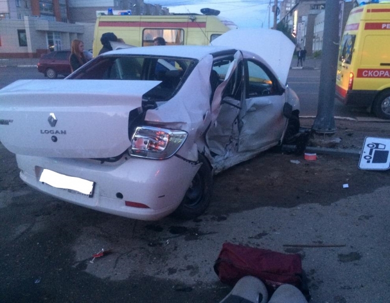 В результате ДТП в Иванове серьезно пострадали два человека (ВИДЕО)