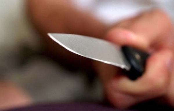 Житель Фурманова получил удар ножом от собутыльницы за то, что не купил закуску