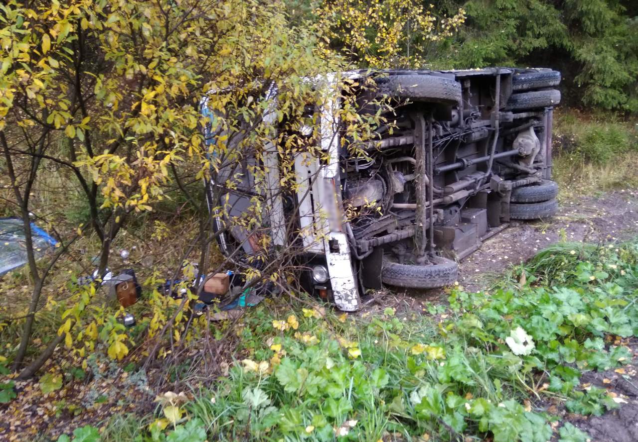 Шесть человек получили травмы в автобусе, который опрокинулся в Ивановской области (ФОТО, ВИДЕО)