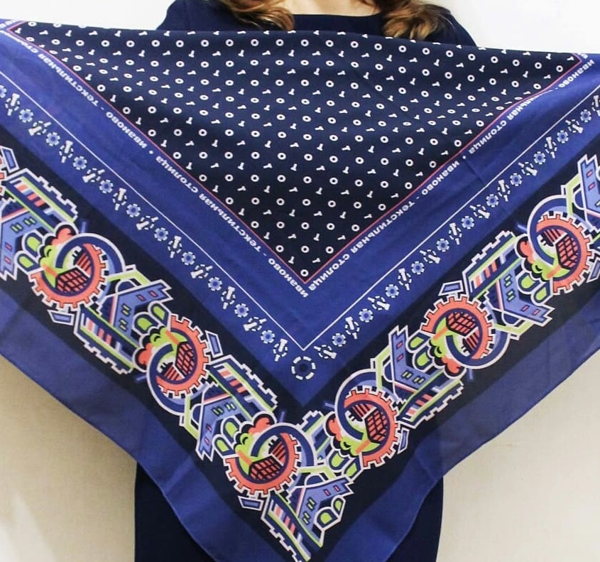 Платки с узорами известного текстильного художника Бурылина стали новыми ивановскими сувенирами (ФОТО)