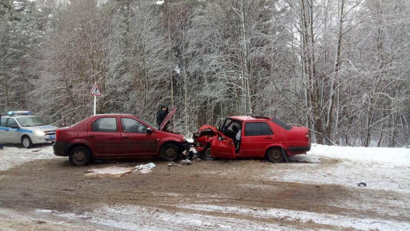 От полученных в аварии травм 81-летний водитель в Ивановской области скончался по пути в больницу