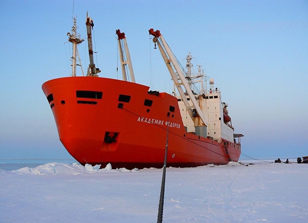 Флаг Иванова вернулся из Антарктиды