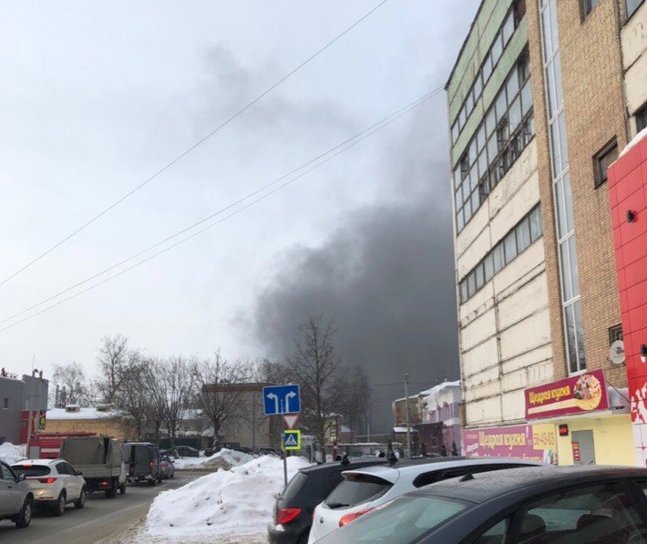 В Иванове горит бывший комбинат искусственной подошвы