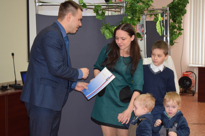 10 многодетных семей в Иванове получили соцвыплаты на покупку или строительство жилья 
