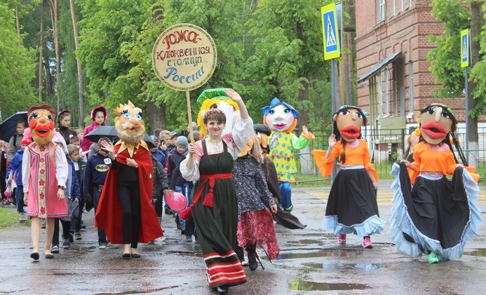 Кукольное царство, клюквенное государство в Ивановской области снова ждет гостей