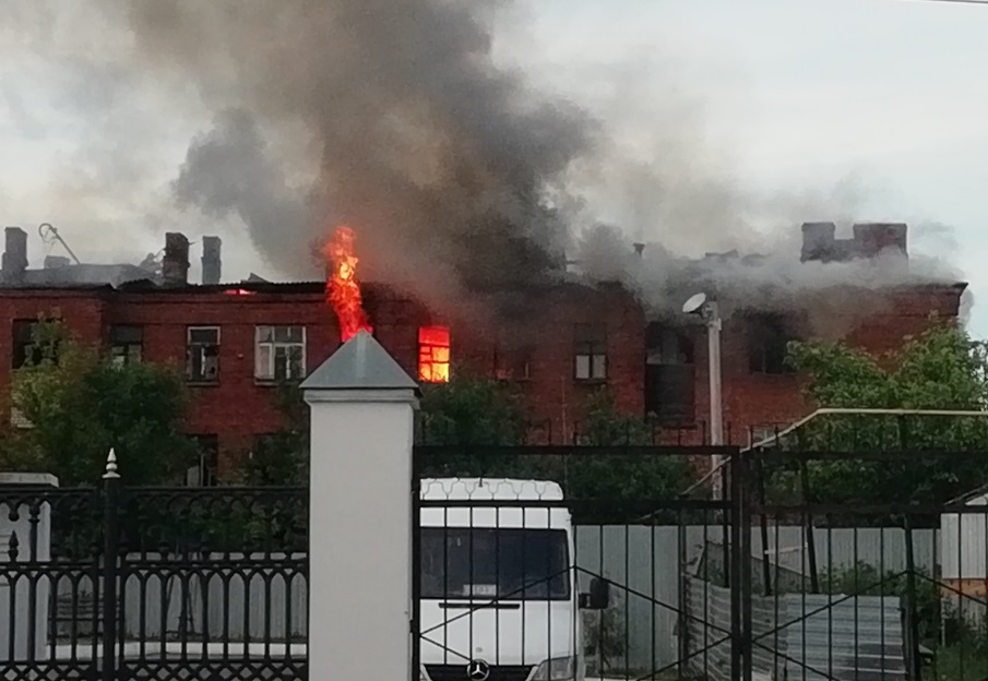 В Кохме снова горел расселенный дом (ВИДЕО)