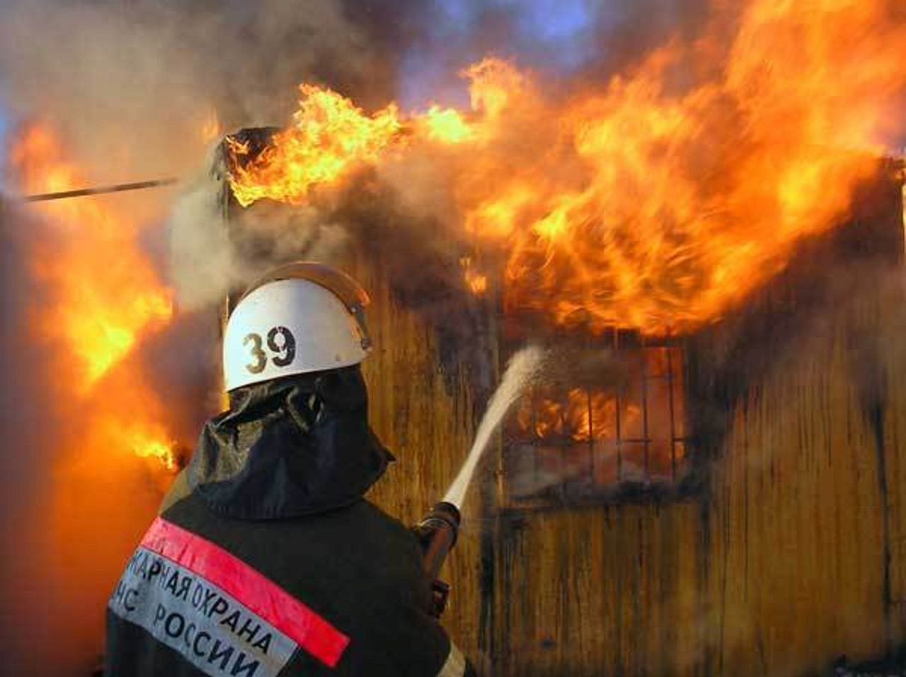 В Кохме опять горело бесхозное здание (ВИДЕО) 