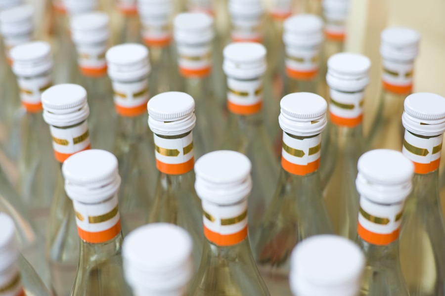Полсотни бутылок водки с поддельной маркировкой изъяли в Иванове