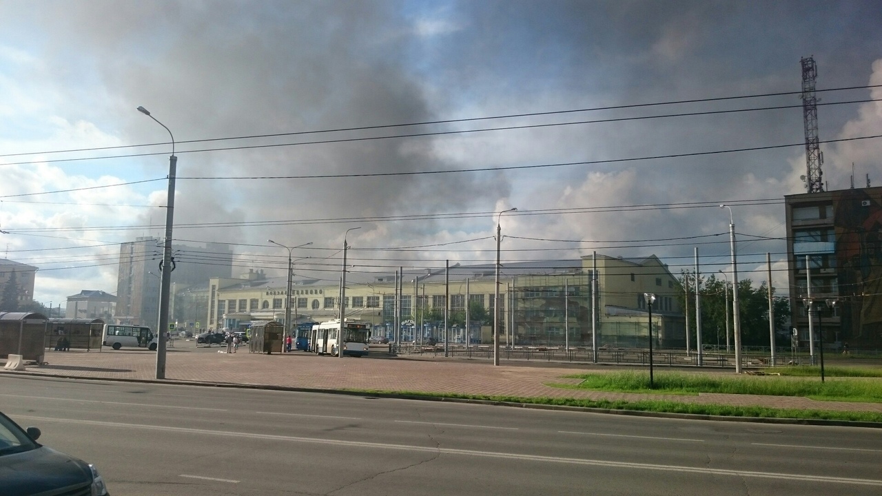 За железнодорожным вокзалом в Иванове случился крупный пожар (ФОТО, ВИДЕО)