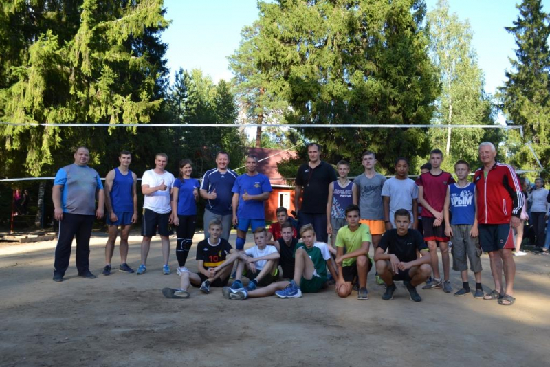 Ивановские полицейские сыграли в волейбол с командой детского лагеря