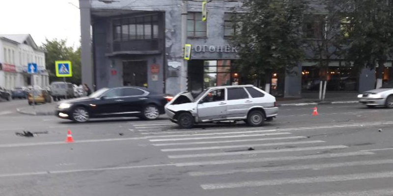 Пьяный водитель спровоцировал ДТП на Шереметевском проспекте в Иванове (ВИДЕО)