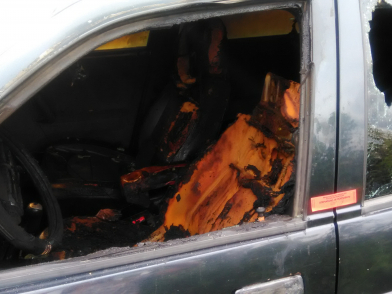 В Пестяках местный житель из-за неприязни к соседям сжег их машины