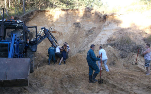 В Ивановской области при обвале песчаного грунта погиб ребенок