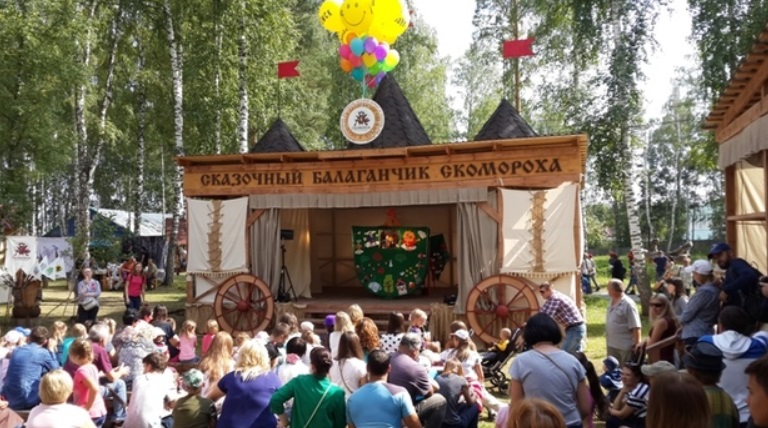 Ивановские артисты выступили в «Сказочном балаганчике Скомороха» 