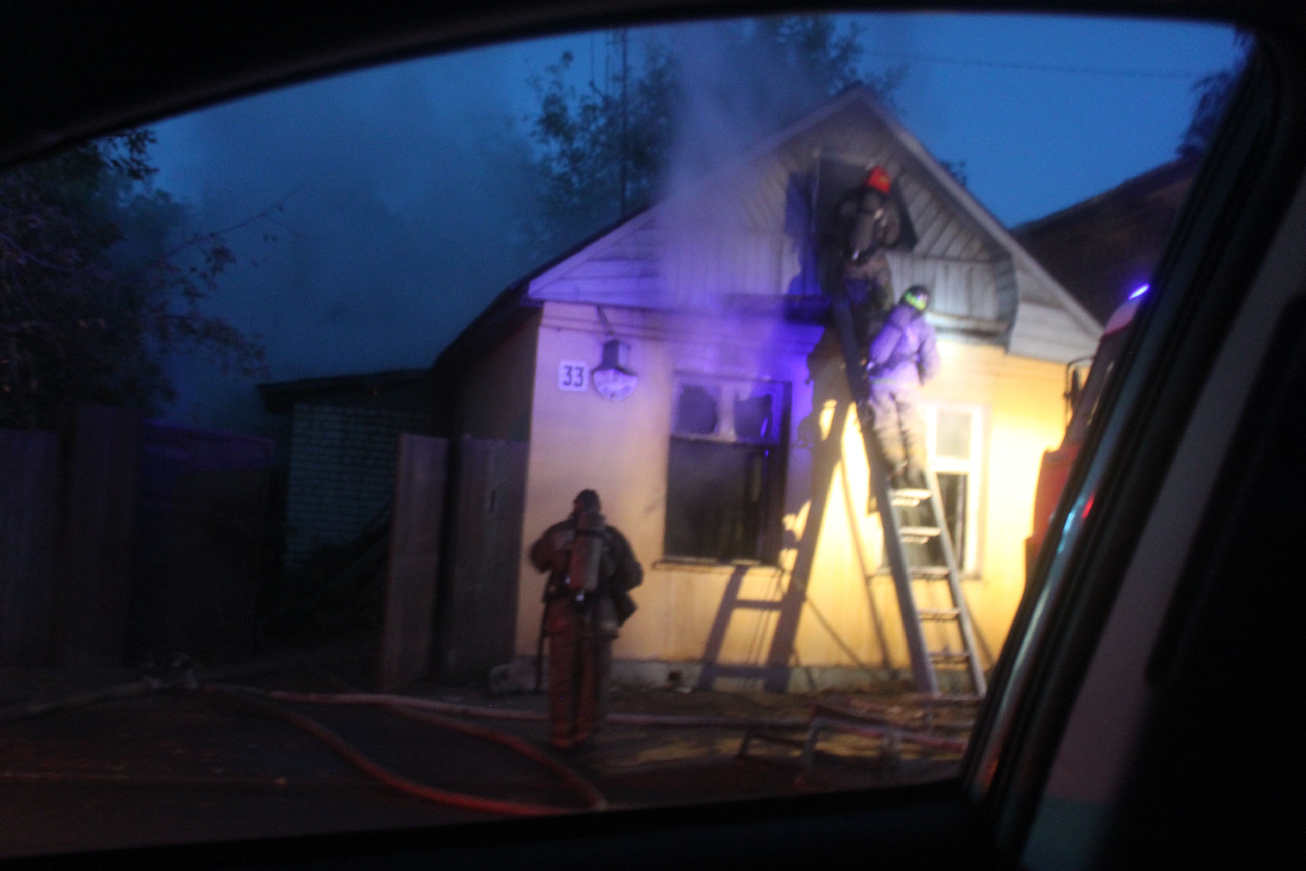 Двое мужчин погибли на пожаре в нежилом ивановском доме (ФОТО)
