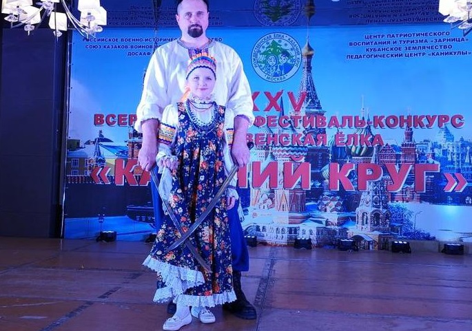 Мастерство фланкировки на шашках показал савинец с дочкой в Москве