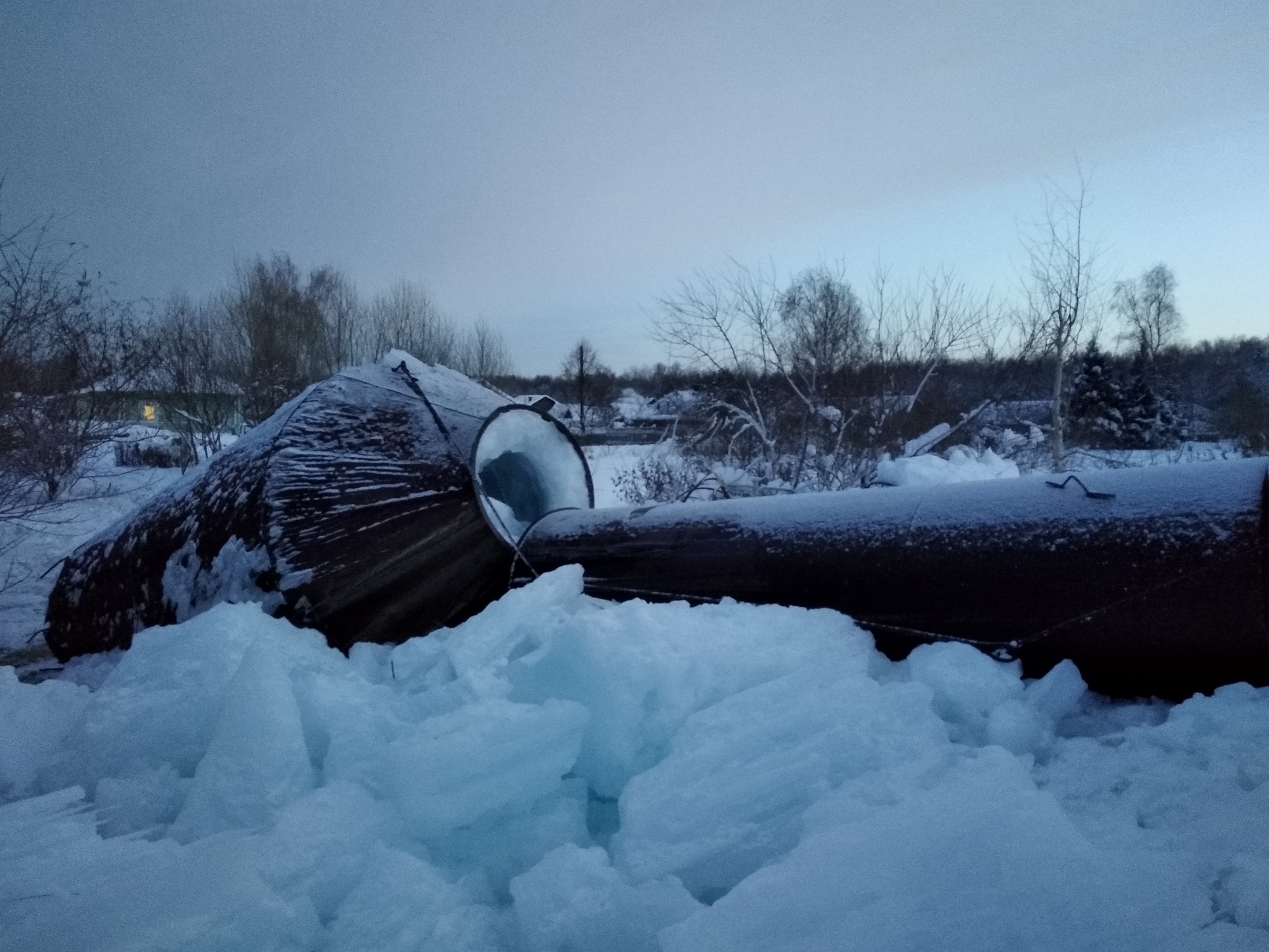 В Ивановской области под тяжестью наледи рухнула водонапорная башня (ФОТО) 