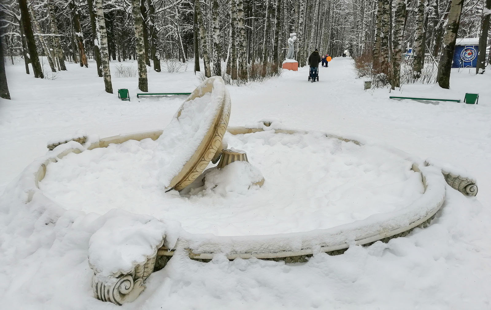 Вандалы в Ивановской области сломали фонтан, когда взобрались на него для селфи (ФОТО)