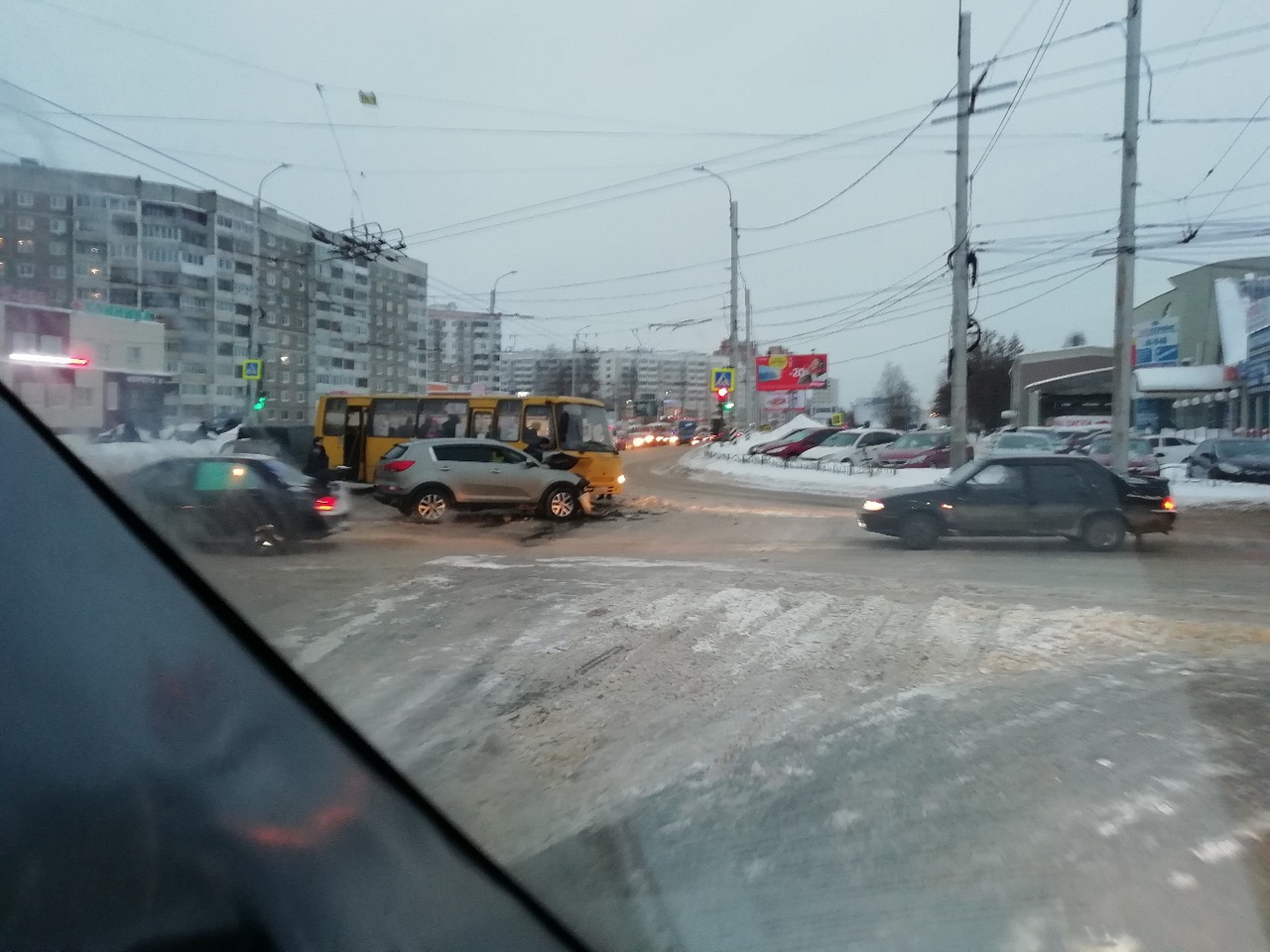 Два ребенка пострадали в аварии с автобусом в Иванове