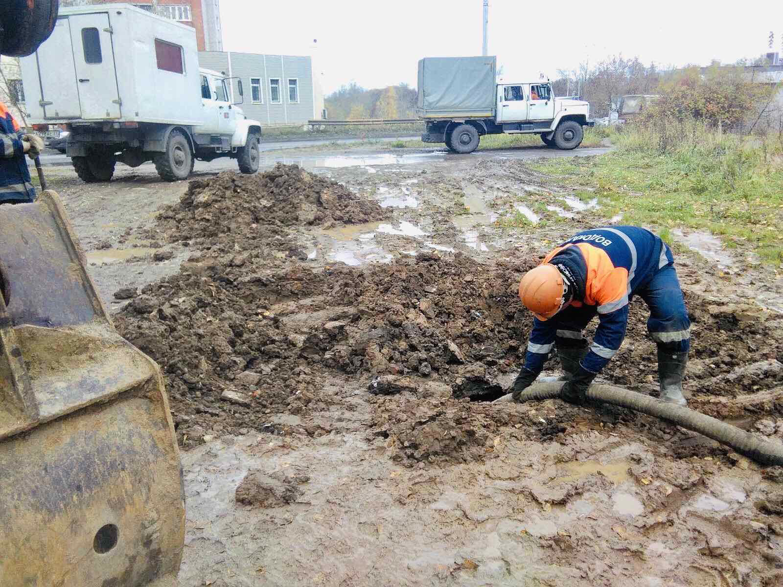 Авария на водопроводе в районе улицы Красных Зорь в Иванове устранена