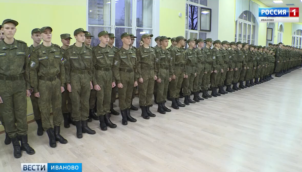 Воспитанники ивановской военно-парашютной школы "Высота" приняли присягу