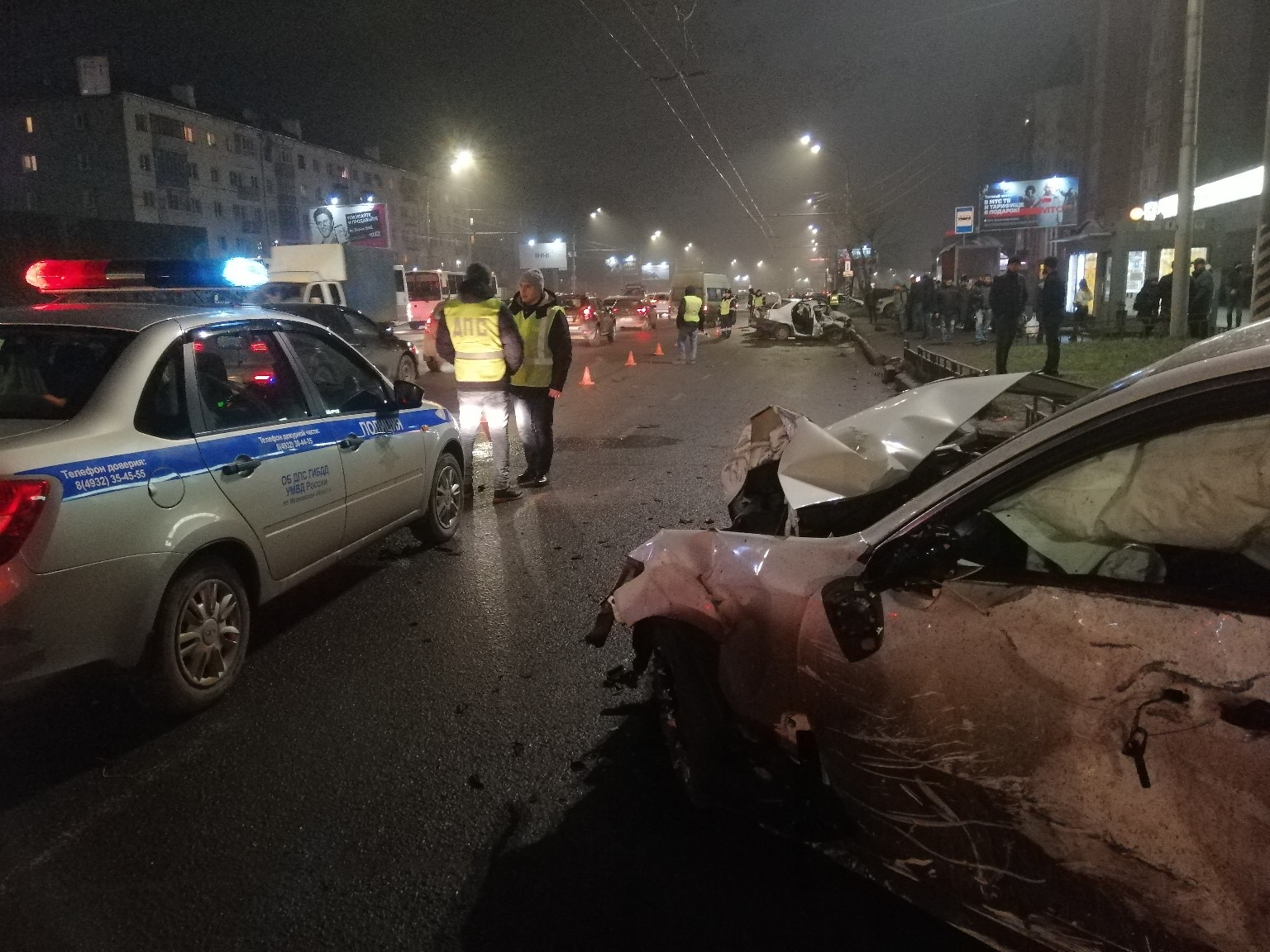 Один человек погиб и двое пострадали при столкновении автомобилей на улице Лежневской в Иванове