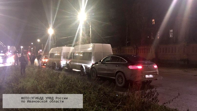 Женщина за рулем «Мерседеса» спровоцировала в Иванове аварию с пятью автомобилями