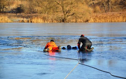 В Иванове мужчина провалился под лед и утонул 