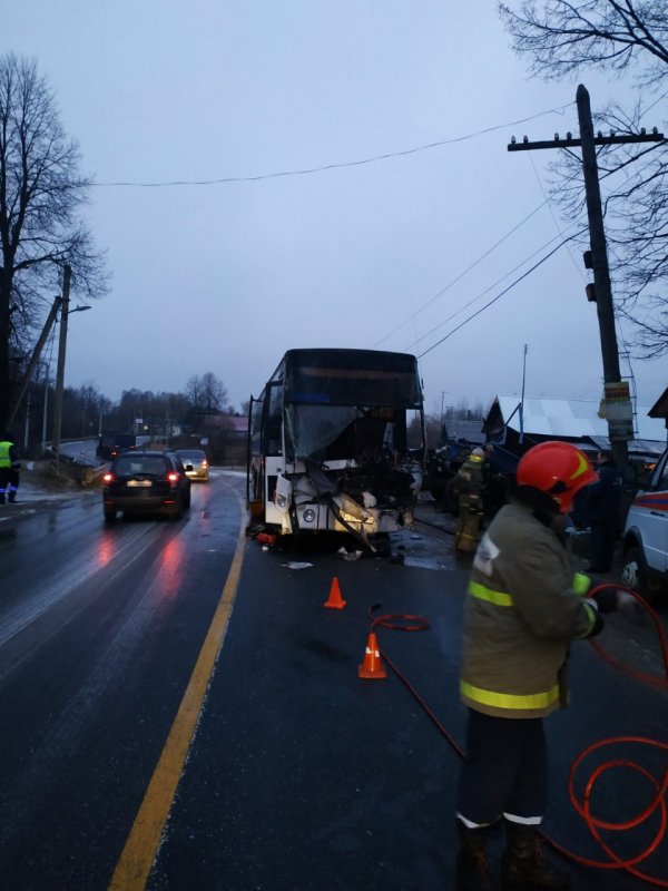ДТП со смертельным исходом: в Ивановской области столкнулись пассажирский автобус и грузовик