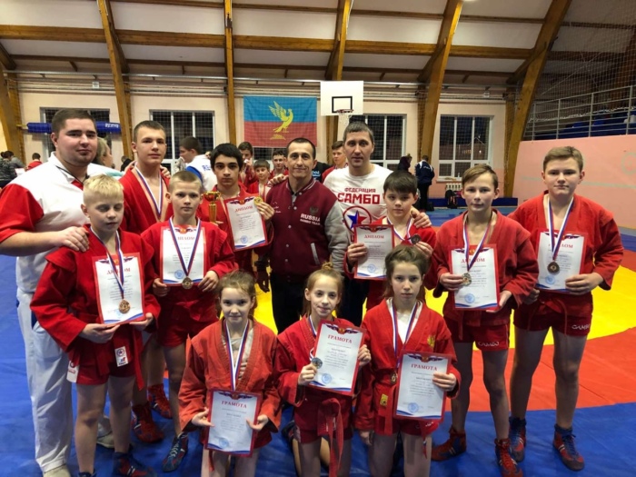 Ивановские самбисты завоевали медали на межрегиональном турнире