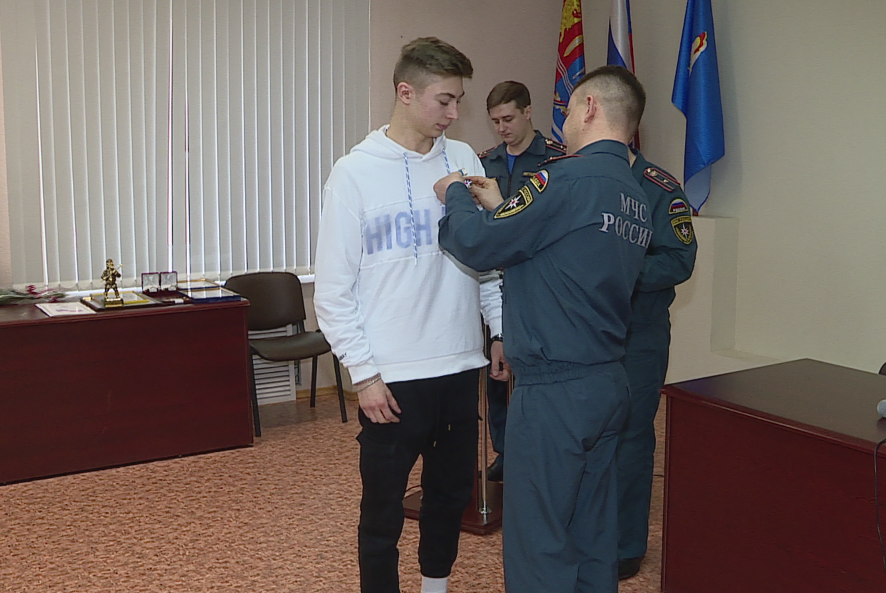 Ивановские подростки награждены за спасение людей на пожаре в новогоднюю ночь 