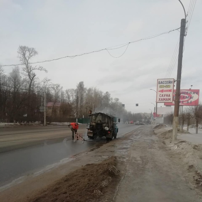 В Иванове продолжают ямочный ремонт и откачивают воду с дорог и тротуаров
