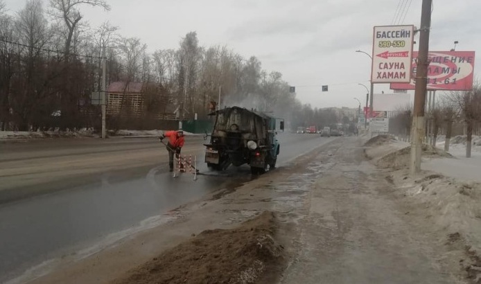 В Иванове продолжают ямочный ремонт, кронирование и откачку воды с улиц