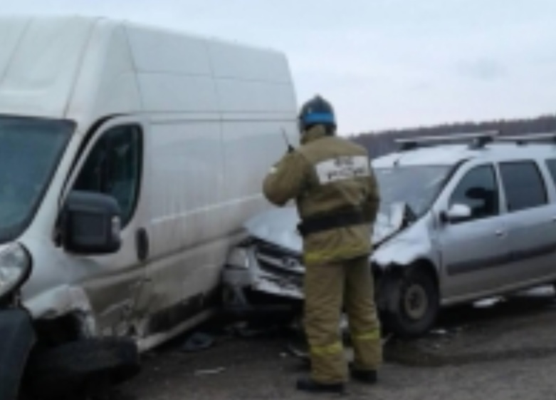 В аварии двух машин на трассе Кинешма – Иваново есть пострадавшие