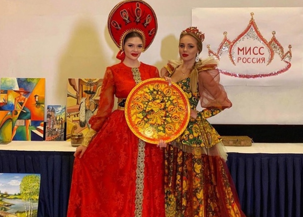 На конкурсе «Мисс Россия» девушки из Иванова и Южи представили брендовые платья, ситцевые сувениры и лаковую миниатюру (ФОТО)