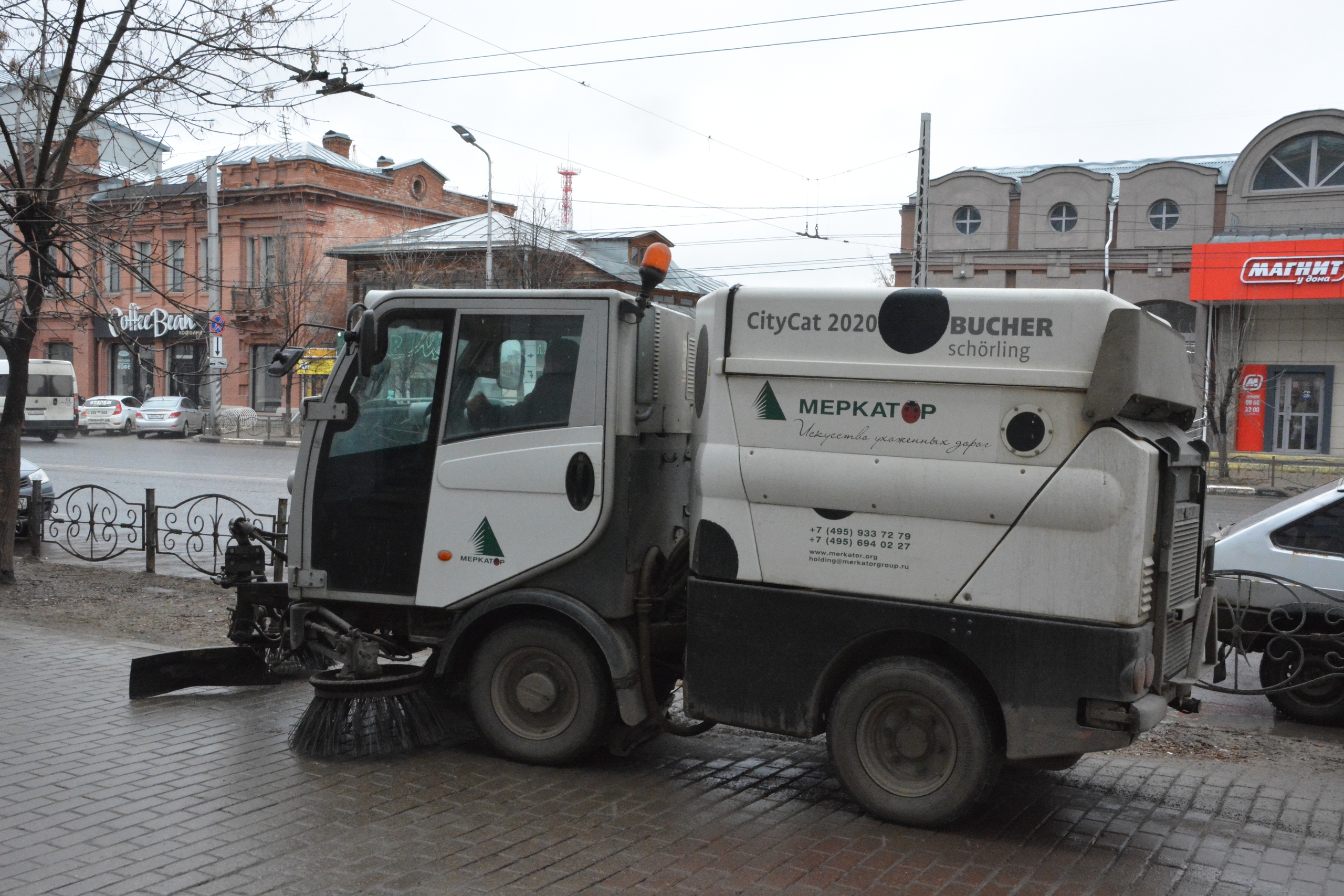 На ивановских улицах будут работать шесть пылеуборочных машин и два тротуарных пылесоса