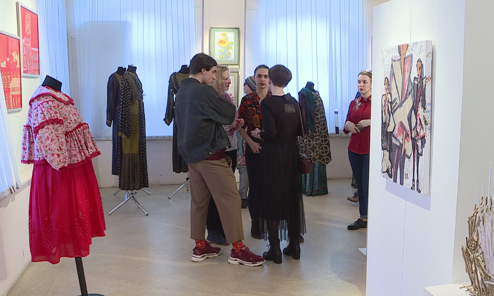 К 35-летию кафедры текстильного дизайна ивановского политеха открылась выставка работ преподавателей и студентов 