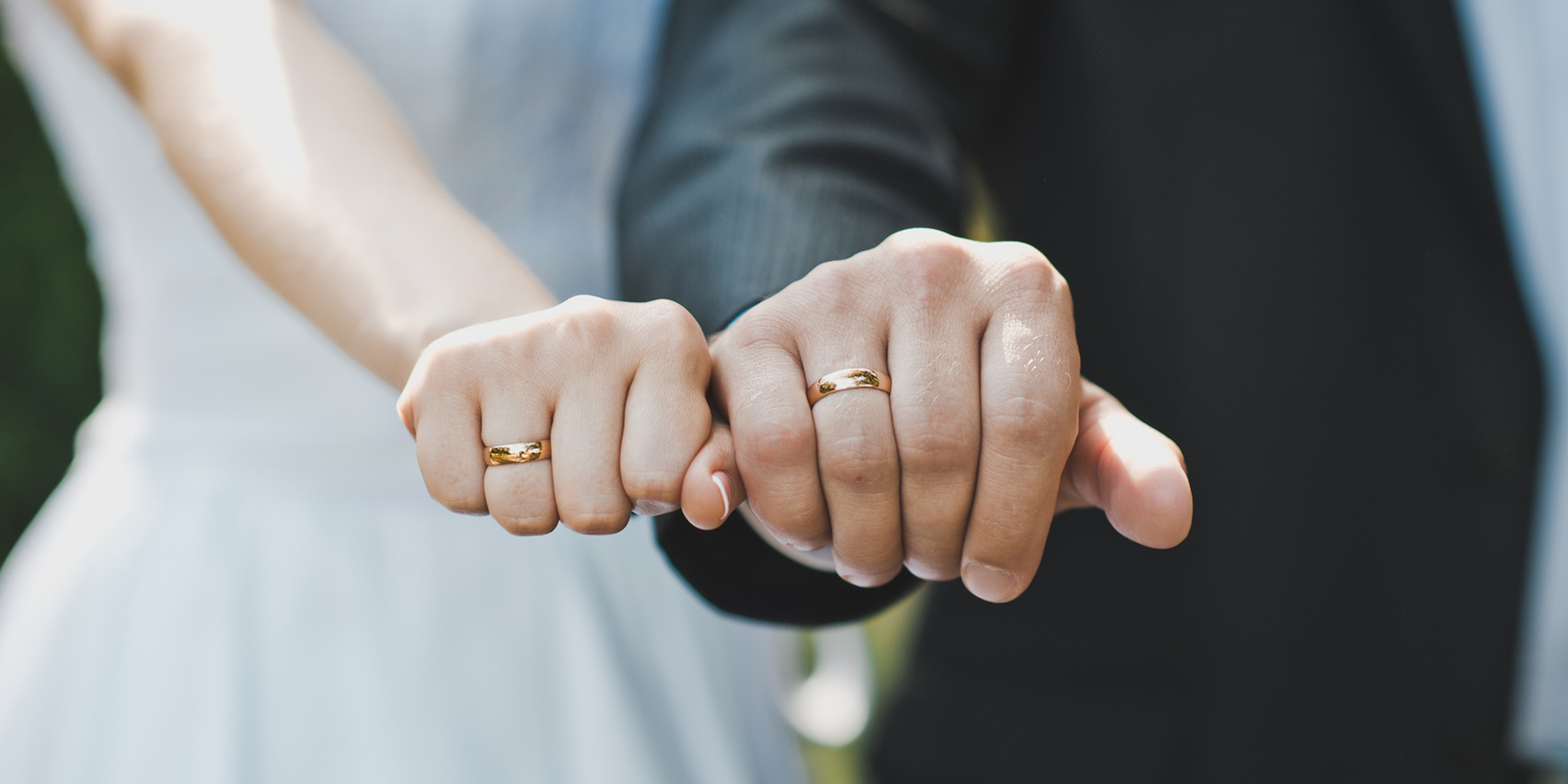 Свадьба руки с кольцами
