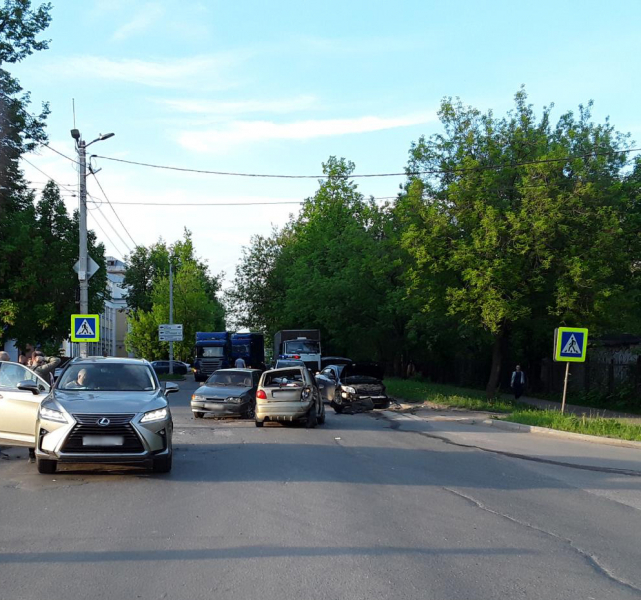 В Иванове столкнулись сразу четыре машины