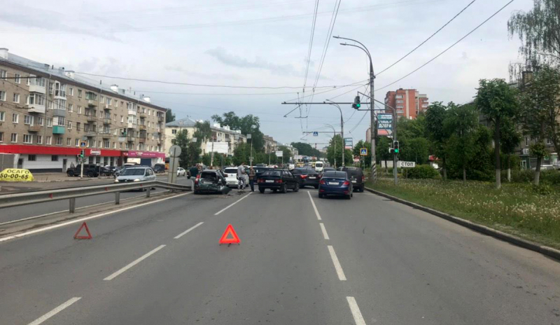 Пенсионер в Иванове спровоцировал тройную аварию (ФОТО)