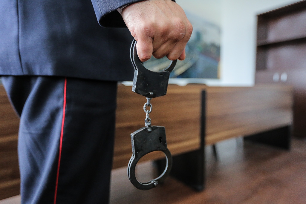 В Ивановской области экс-полицейским вынесен приговор за мошенничество и взятки