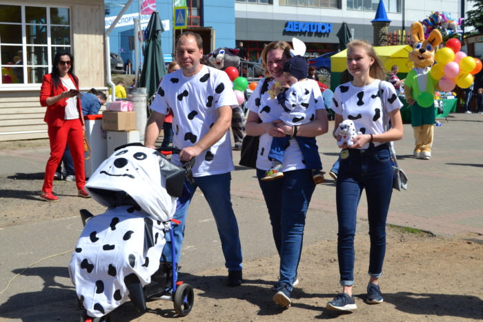 День города: в Иванове провели парад колясок (ФОТО)