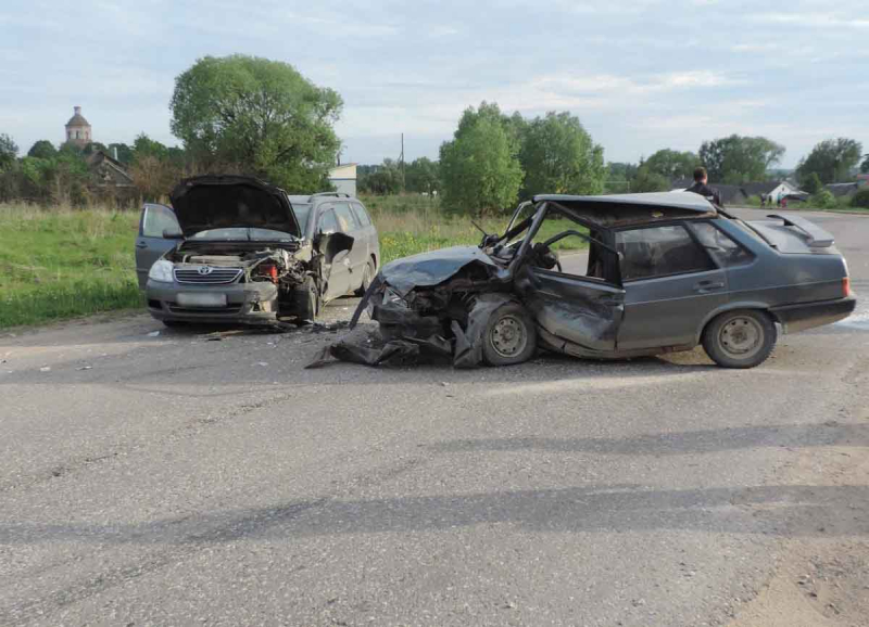 По вине пьяных водителей, а также пешехода в Ивановской области случились три аварии