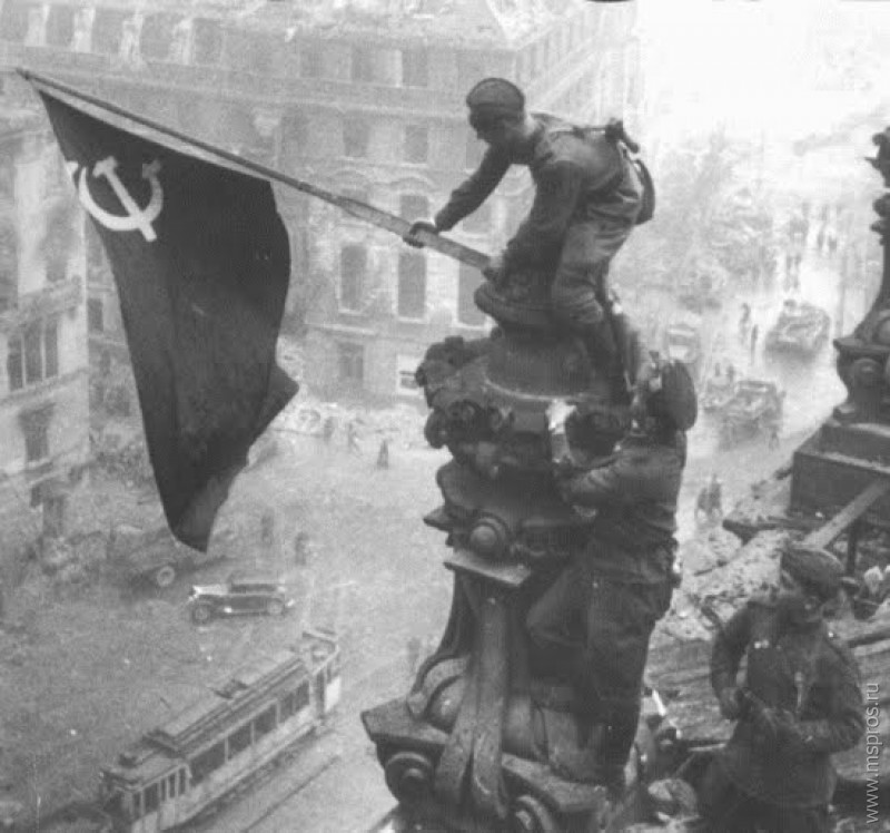 Знамя победы над берлином фото