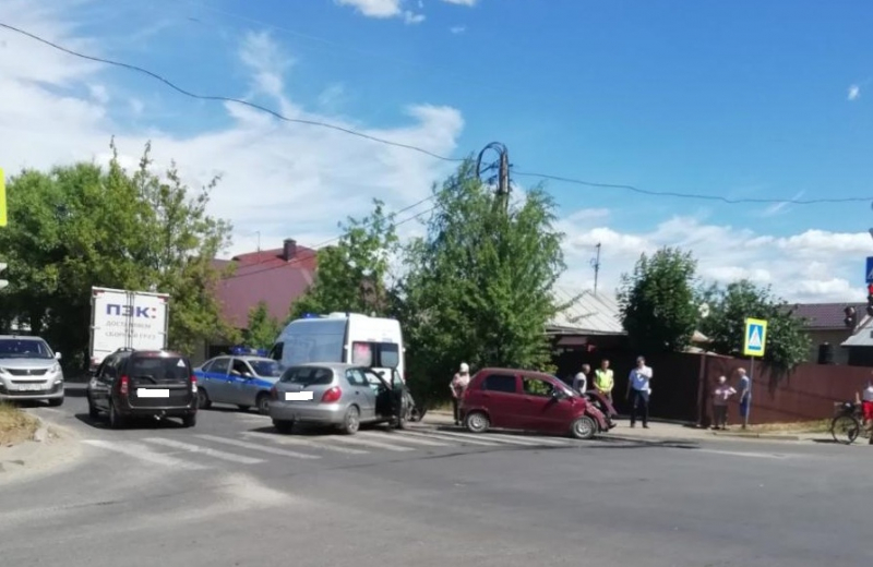 Четыре человека пострадали в ДТП на перекрестке улиц Герасима Фейгина и Окуловой в Иванове